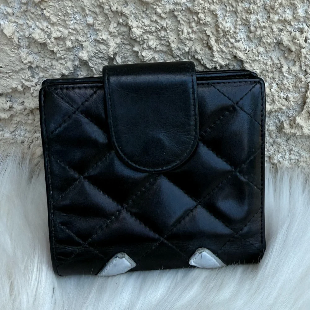 CHANEL Cambon line bi fold quilted leather compact wallet - Picture 4 of 17